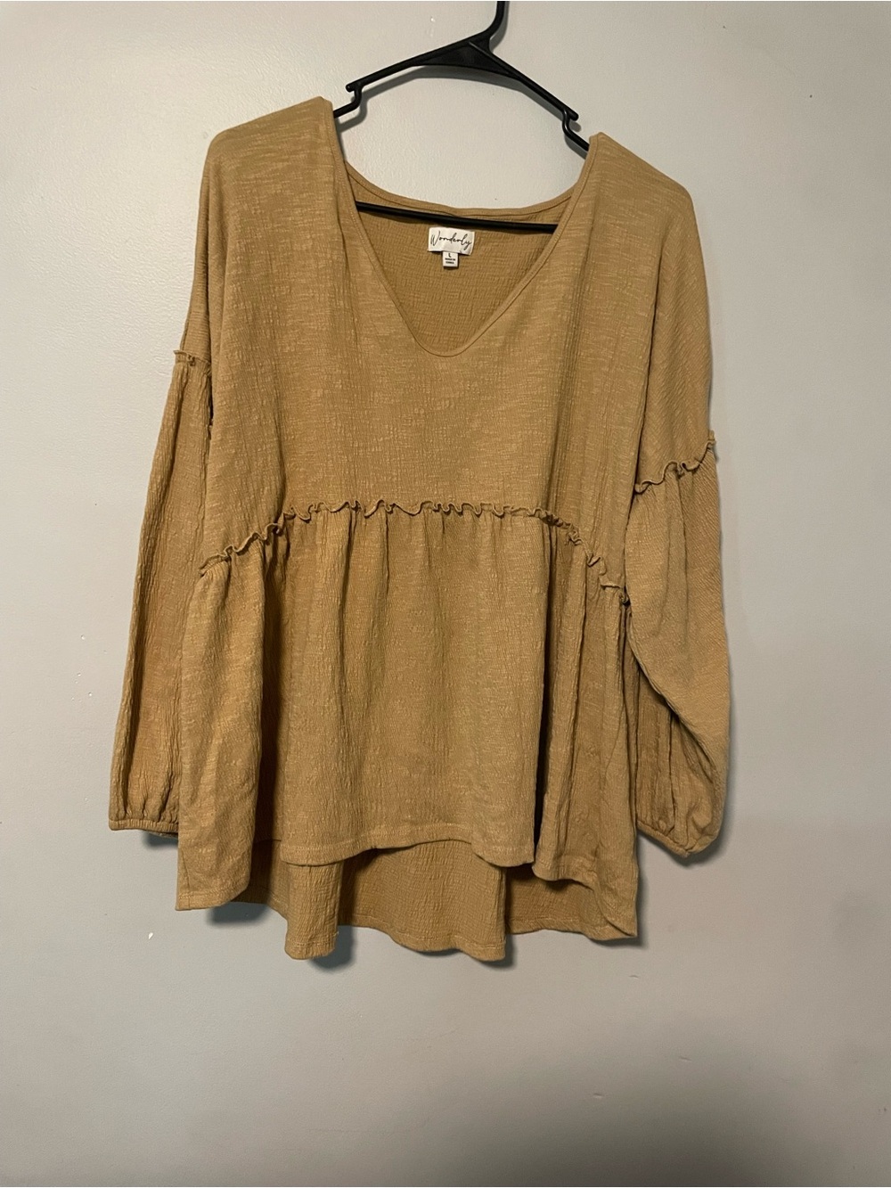Wonderly Tan Ruffle Trim V-Neck Peasant Tunic Large